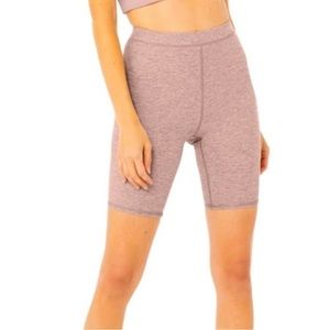 ALO Yoga Biker Short AloSoft Flow Biker Short - Smoky Quartz Heather XS 7” short